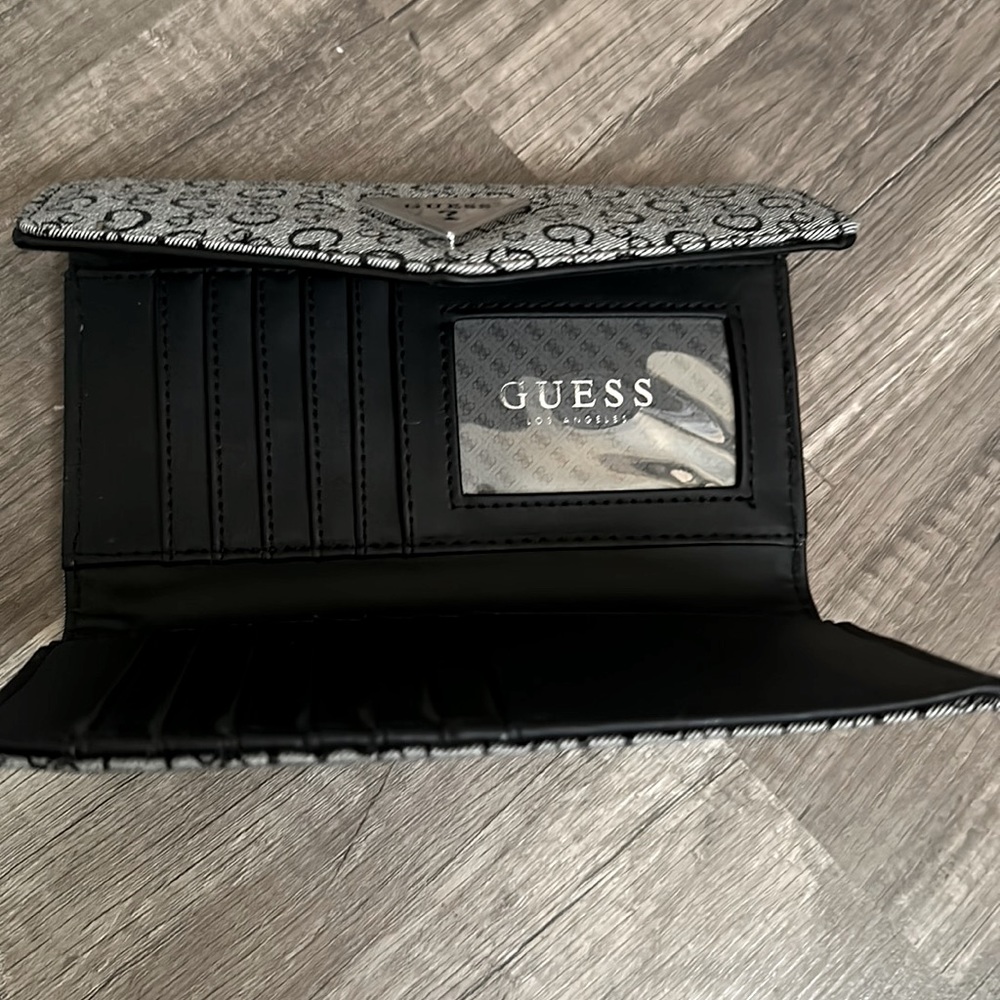 Guess Wallet - Picture 2 of 2